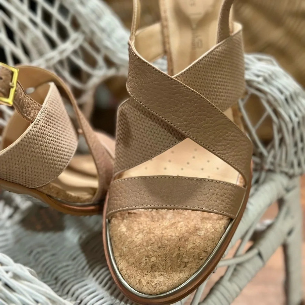 Clarks Women's Beige and Brown Sandals - Picture 2 of 10